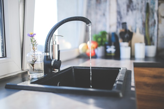 L'acqua del rubinetto è sicura, possiamo berla, ne parliamo in questo articolo di adoc veneto l'acqua del rubinetto è sicura, possiamo bere l'acqua del rubinetto, adoc veneto