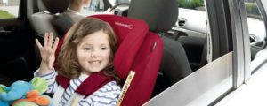 Immagine bambina su seggiolino auto